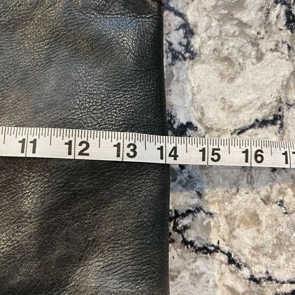 Margot genuine leather crossbody distressed black bag. Adjustable strap. - Picture 5 of 7